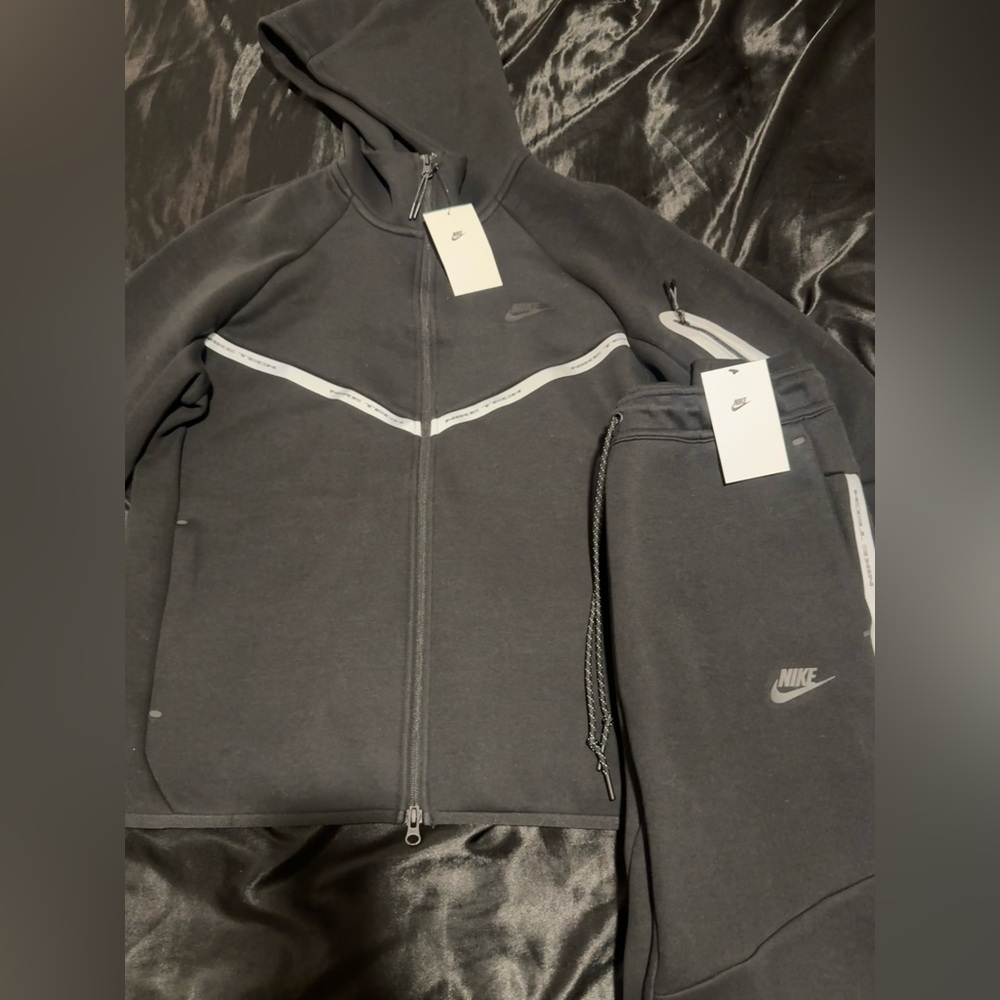 Nike Men's black Tech with reflective grey